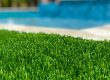 mantenimiento y limpieza del césped artificial