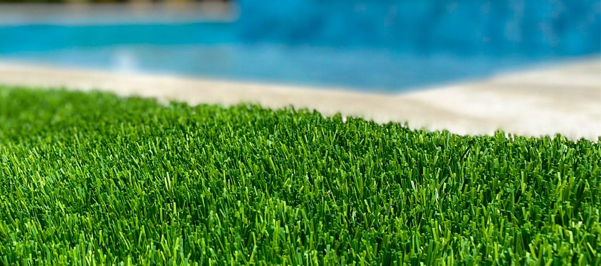 mantenimiento y limpieza del césped artificial