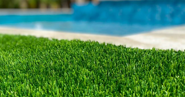 mantenimiento y limpieza del césped artificial